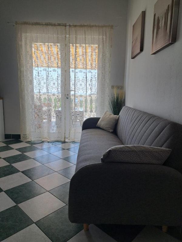 Apartman Laura Примоштен Экстерьер фото